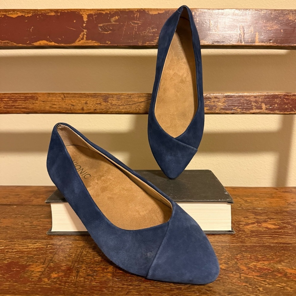 Women's Navy Suede Pointed-Toe Flats